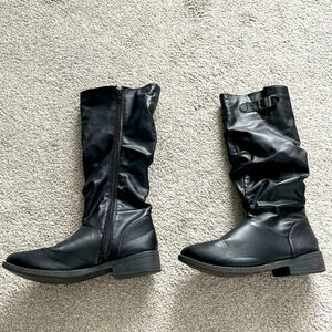 Women black boots from Charlotte Russe size 7